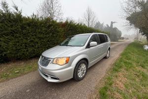 lancia voyager 2.8crd prezxo4700 euro