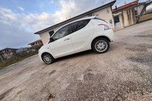 Lancia Ypsilon 3* serie 2017 distribuzione ok