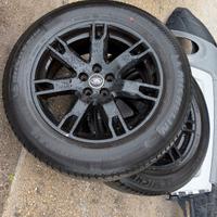 Cerchi da 18 con gomme estive evoque