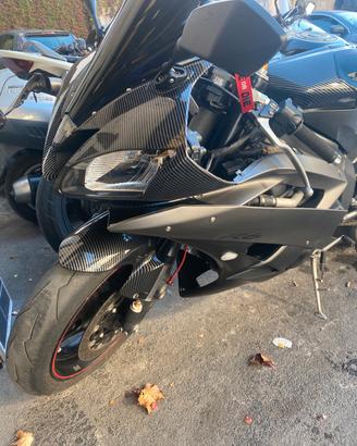 Yamaha R6 con carene nuove e cambio elettronico