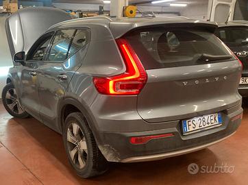 Volvo xc40 momentum full tetto panoramico
