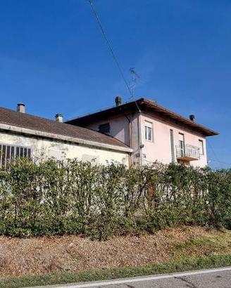 Casa indipendente di 200 m² con 5 locali e box aut