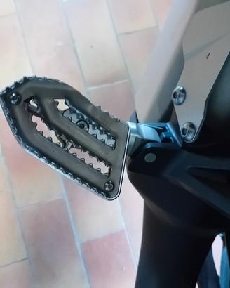 pedane passeggero per africatwin 1000 e 1100 adv