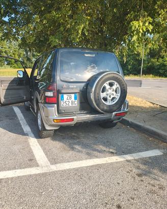 mitsubishi pajero v60  trattabile 