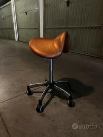 Sgabello a sella professionale ergonomico a ruote