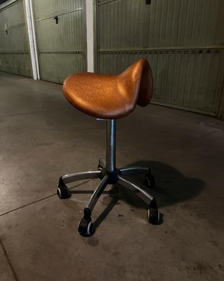 Sgabello a sella professionale ergonomico a ruote