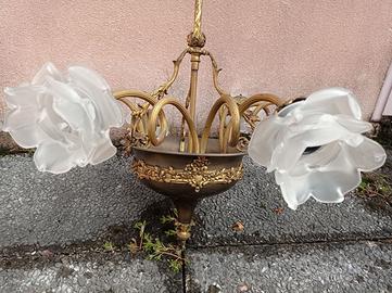 Lampadario '900 ottone bronzo e rose vetro lattimo