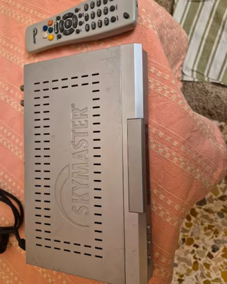 ricevitore satellitare. ,,SKYMASTER. + Telecomando