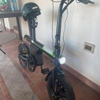 Bici elettrica ebike U1 più casco