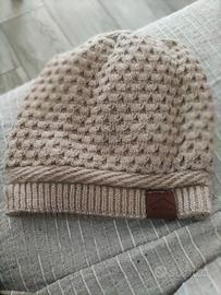cappello imbottito beige 