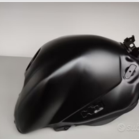 Serbatoio nero yamaha r1 2005 04 06 e accessori