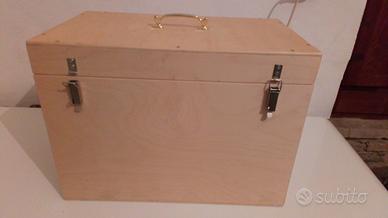Scatola di legno portatile con maniglia