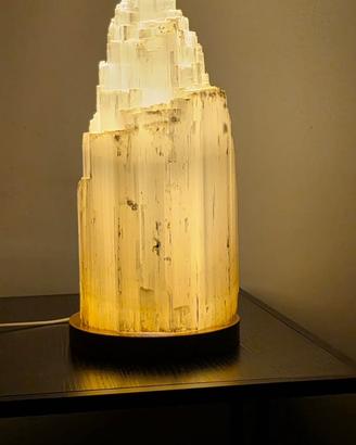 Scultura Lampada in Selenite Naturale con Base LED