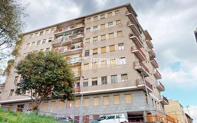 2 LOCALI! LUMINOSO CON DOPPI BALCONI A DUE PASSI D