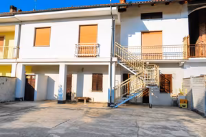Casa con cortile privato
