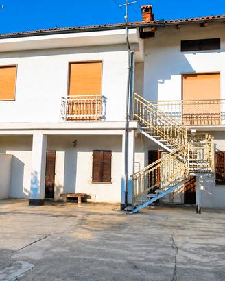 Casa con cortile privato