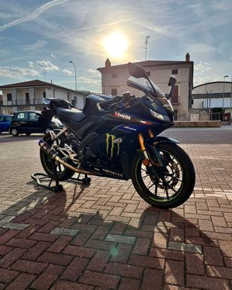 Yamaha yzf-r 125 monster edition
