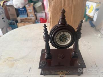Orologio  da mobile porta oggetti