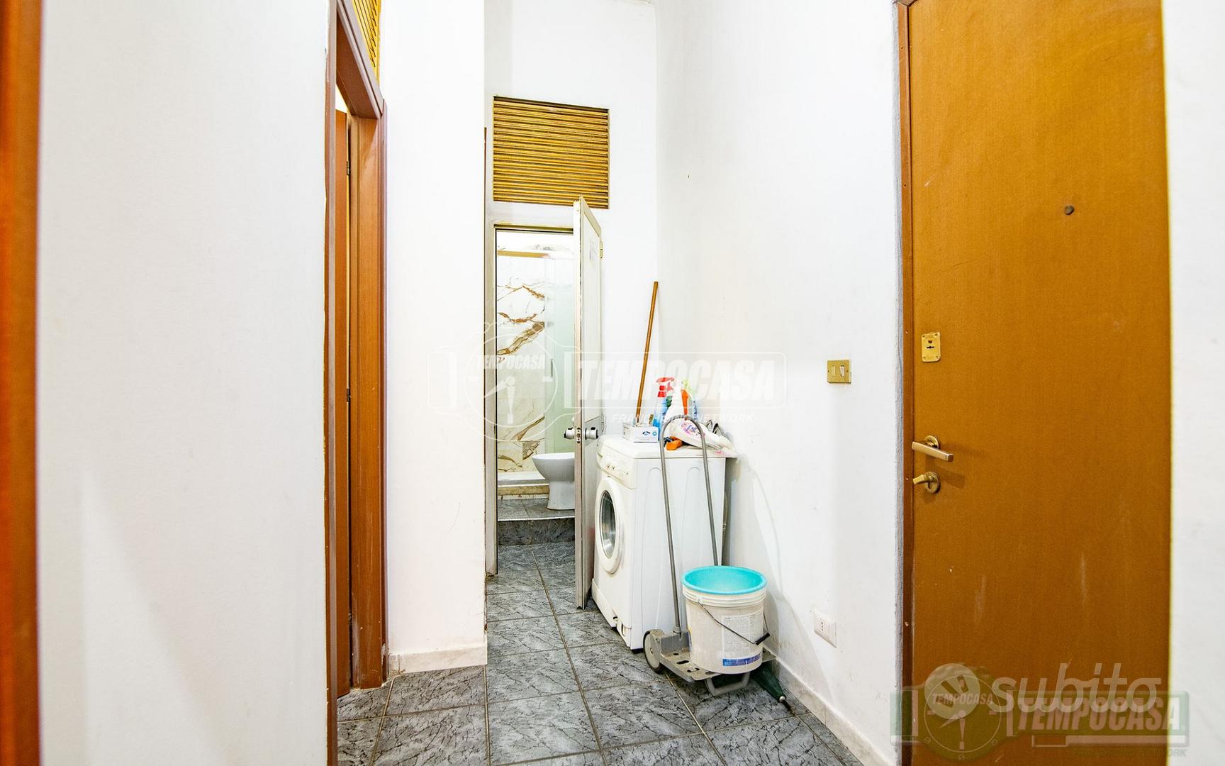 -TRE LOCALI CON TAVERNA ED AREA ESTERNA- - Vista 4