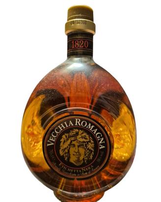 Bottiglia di Vecchia Romagna 1820 etichetta nera