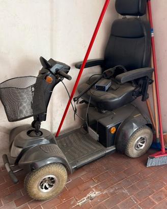Sedia a rotelle elettrica