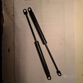 Maserati Biturbo molle a gas baule.