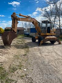 Escavatore gommato liebherr 902
