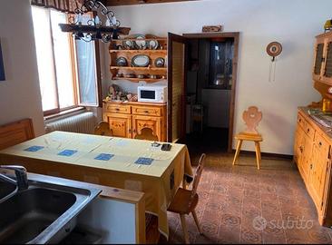 Splendido Arredo Completo in Vero Legno Massello P