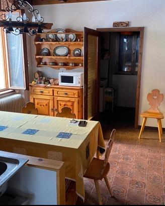 Splendido Arredo Completo in Vero Legno Massello P