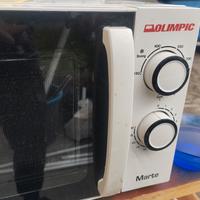 Forno microonde combinato con grill