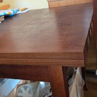 Tavolo completo di 6 sedie 