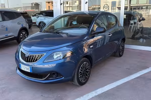 Lancia Ypsilon 1.0 FireFly 70cv Hybrid Platino