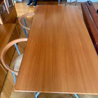 tavolo rettangolare di design Alias con 4 sedie