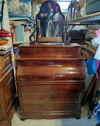 Cassettiera legno di noce con petineuse e specchio