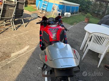 Honda cbr  600 rr
