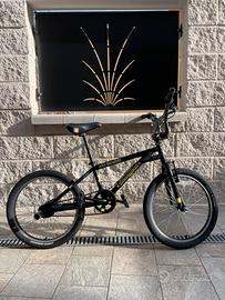 bicicletta BMX freestyle