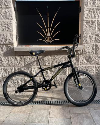 bicicletta BMX freestyle