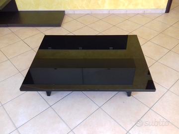 Tavolino con piano in vetro nero
