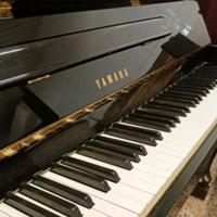 Pianoforte verticale Yamaha