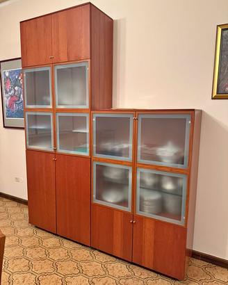 credenza in ciliegio e vetro