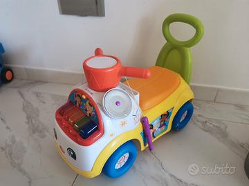 Macchinina cavalcabile musicale Little Tikes