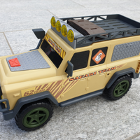 JOHN LEWIS - SAFARY TEAM LAND ROVER DEFENDER