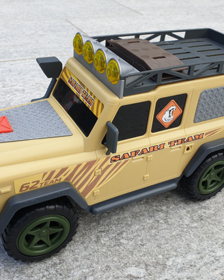 JOHN LEWIS - SAFARY TEAM LAND ROVER DEFENDER