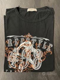 T-shirt a maniche corte nera con ricami arancioni