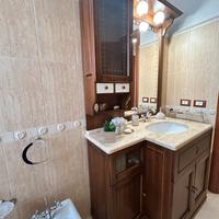 Mobile bagno legno vero e top in marmo