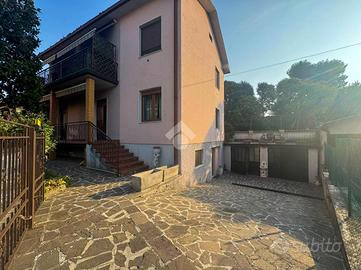 CASA SEMINDIPENDENTE A BAGNOLO MELLA