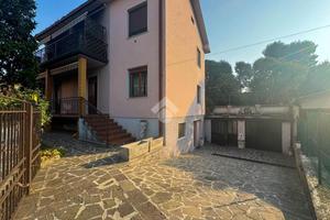 CASA SEMINDIPENDENTE A BAGNOLO MELLA