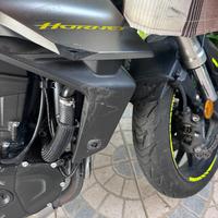 Honda Hornet 750 con segni da caduta