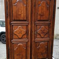 Armadio antico in legno massello da monastero