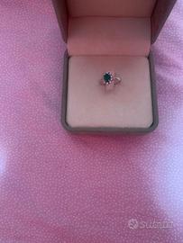 anello oro bianco smeraldo 